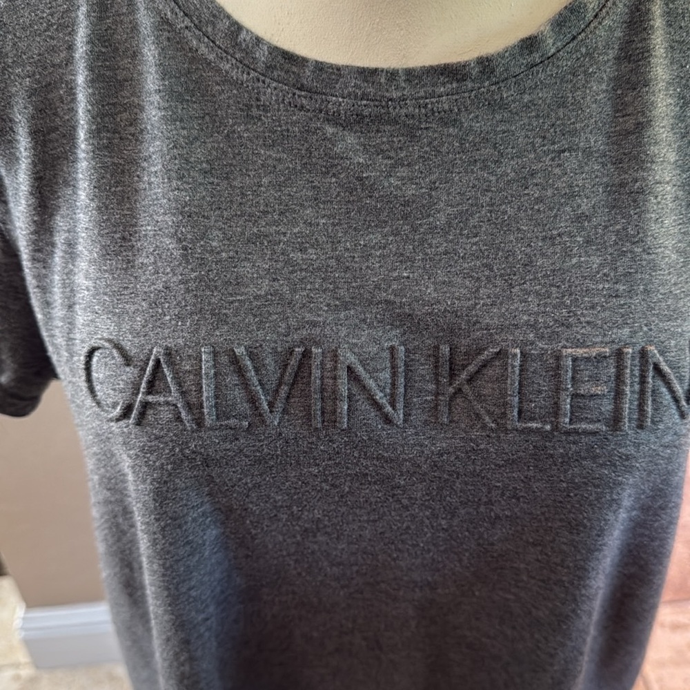 Calvin Klein Women’s Tee With Front Logo color dark heather gray size XL